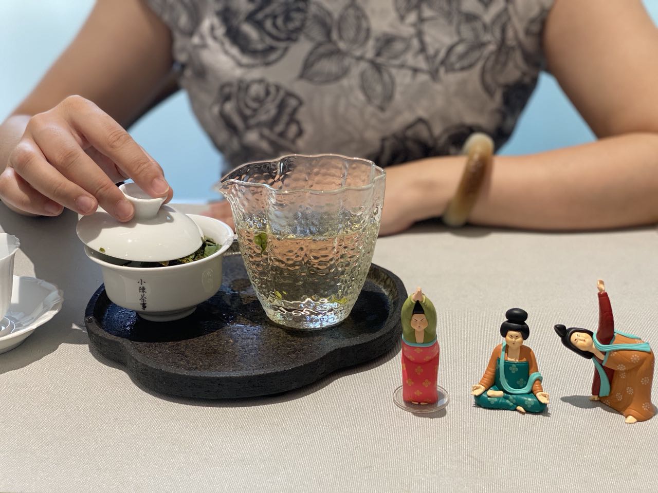 喝茶还分主人杯和客人杯？5个茶桌常见问题，看看你踩坑了吗？_百科TA说