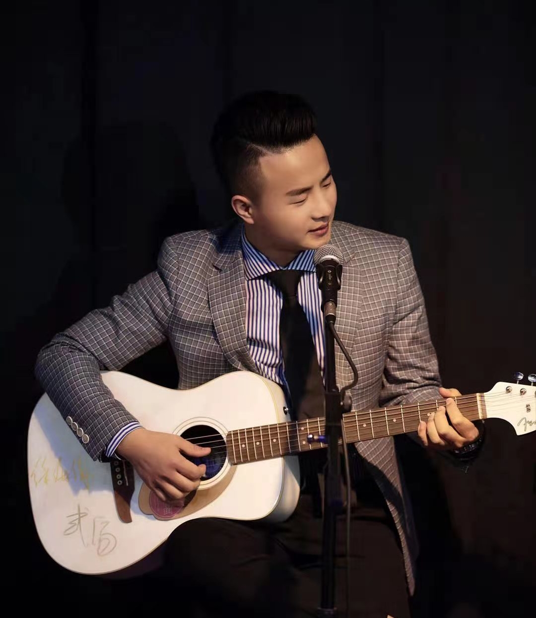  p>元甲,男,南京知音主持人工作室创始人,婚礼主持人,ims国际魔术师