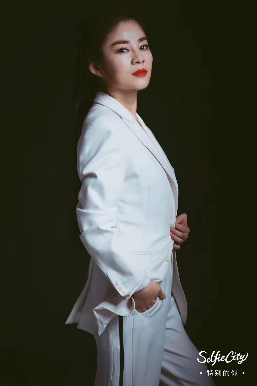 丁红娥 sup data-ctrid="3rnqnvfr">1 /sup>,华语乐坛实力派女歌手 