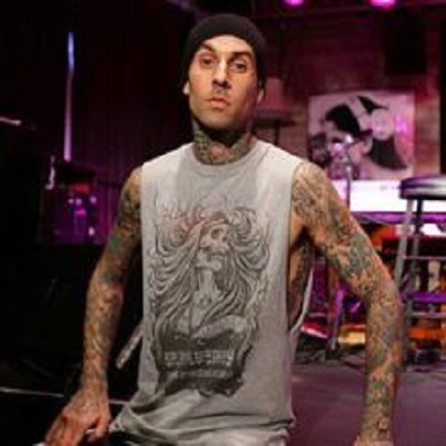  p data-id="gnwnm0csiw">特拉维斯·巴克(travis barker)是一名美国