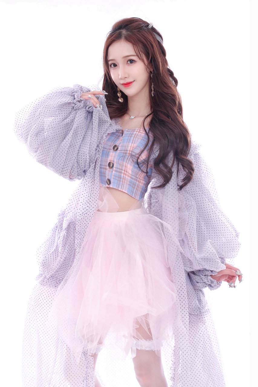  p>宸荨樱桃,真名蔡幸桐,1999年出生于广东珠海,游良文化旗下达人,抖