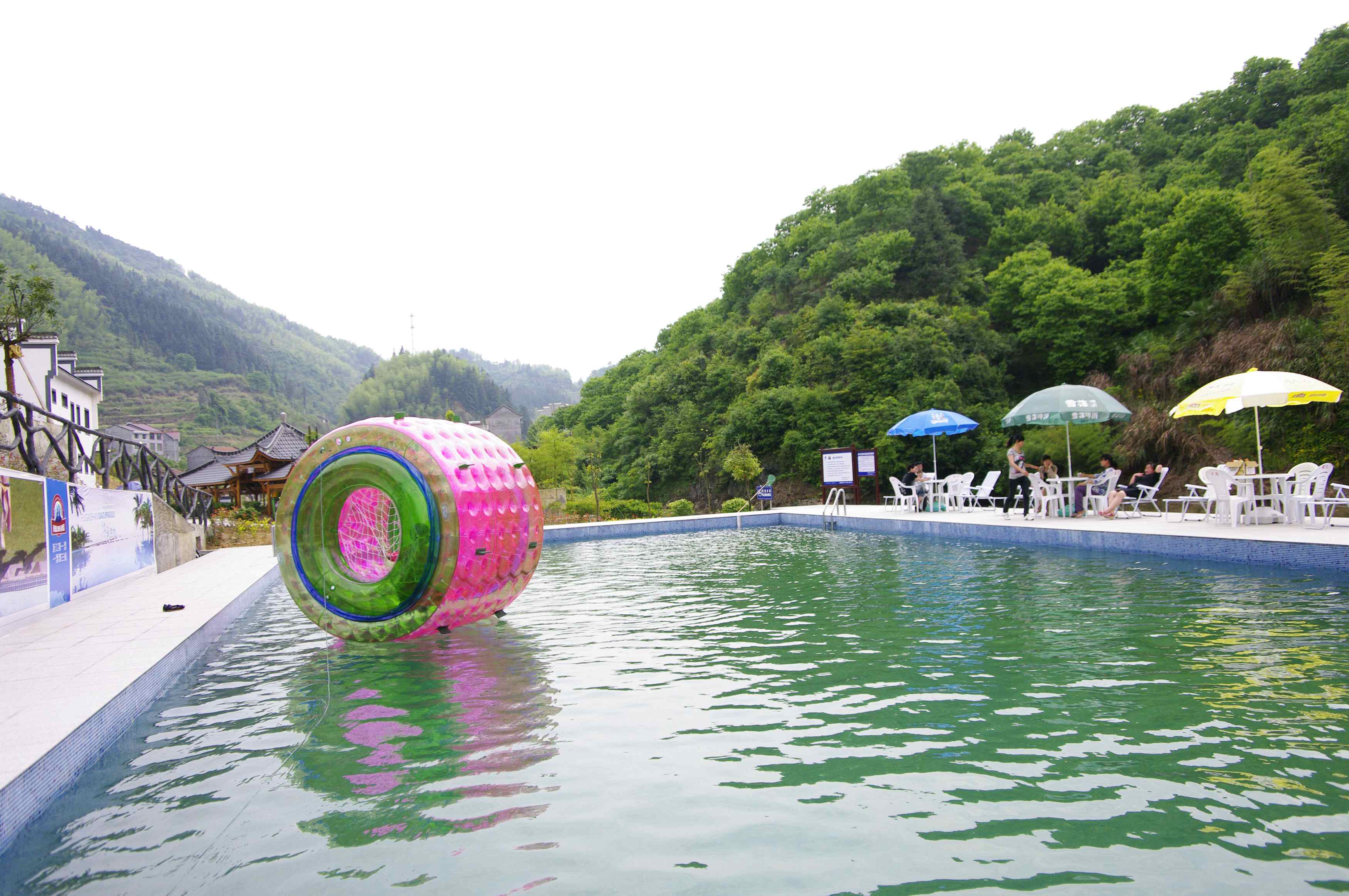  p>浮盖山峡谷漂流位于国家5a景区和 a target="_blank" href="/item