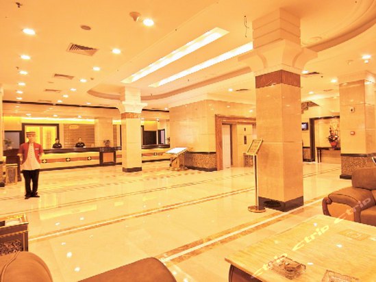  p>泉州金洲大酒店坐落于历史文化名城泉州市泉秀路繁华地带,是一家集