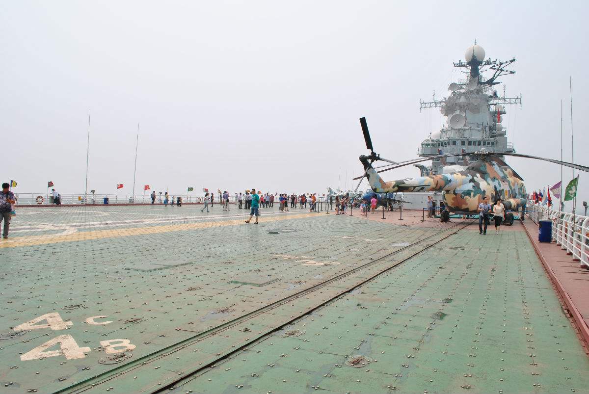  p>天津滨海航母主题公园(以下简称"滨海航母")位于天津市滨海新区