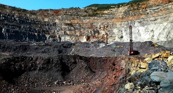 海南铁矿,包括 a target="_blank" href="/item/石碌铁矿">石碌铁矿 