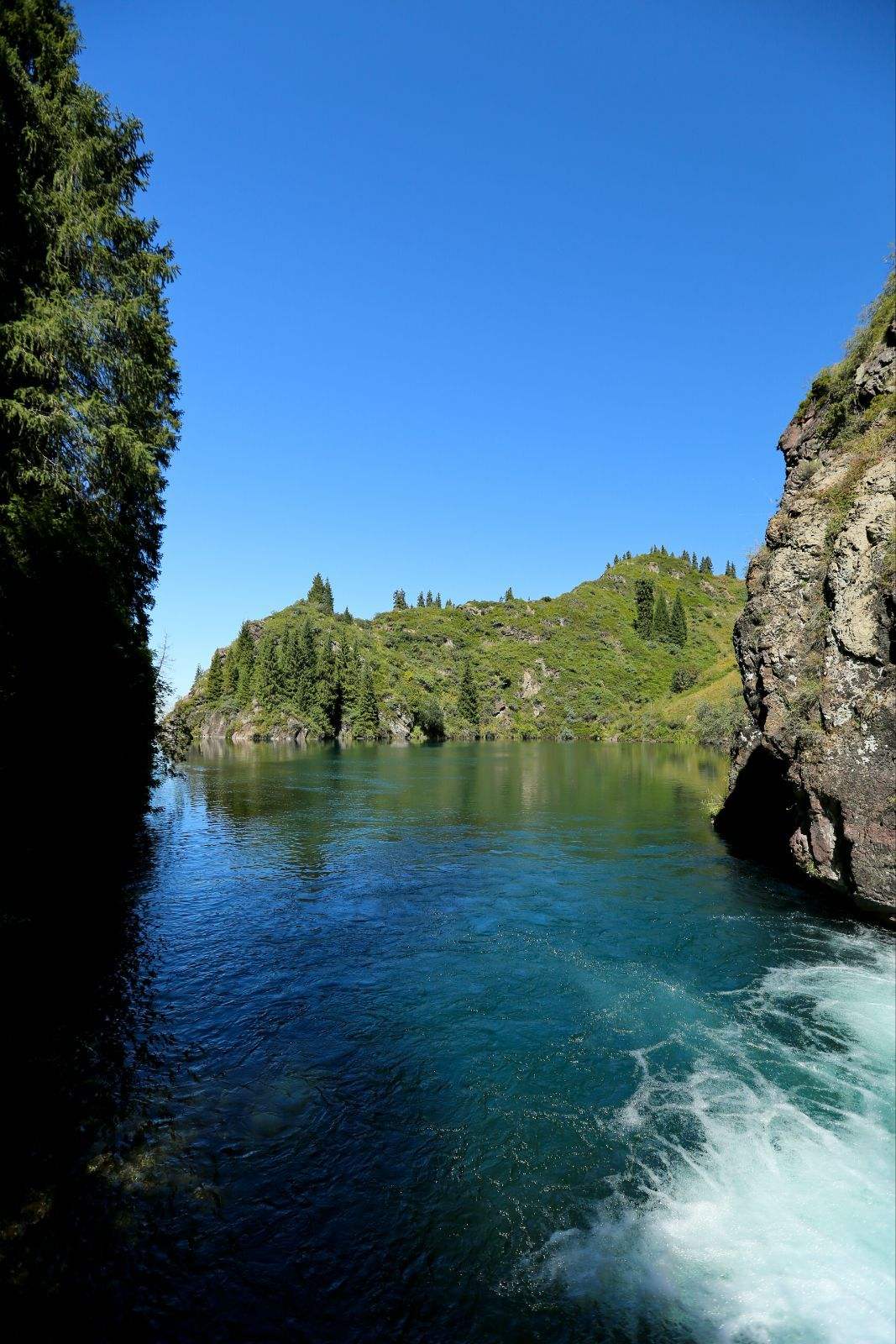 新疆天山西小天池图片