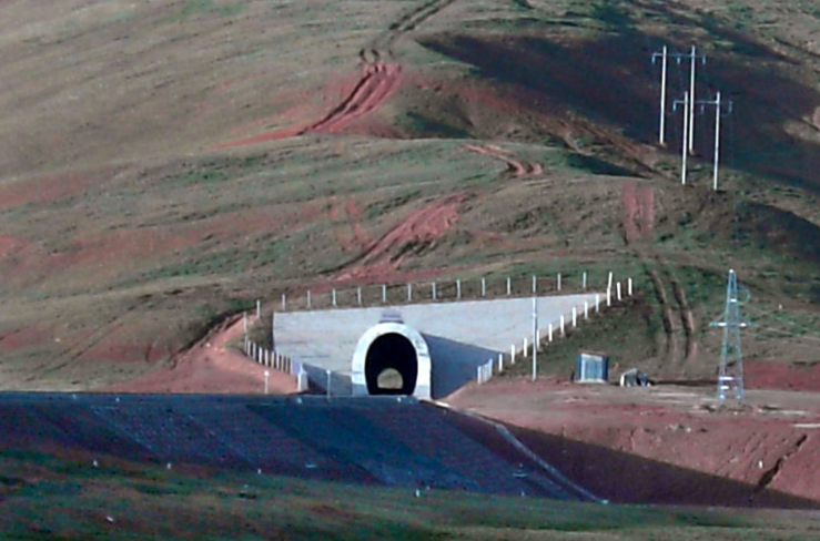  p>风火山隧道(fenghuoshan tunnel),位于中国青海省玉树藏族自治州治