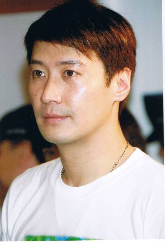  p>《我可以忘记你》是 a target="_blank" href="/item/黎明/6681"