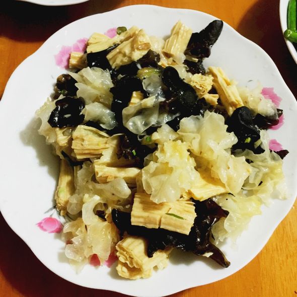 银耳炒腐竹