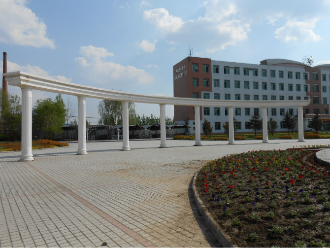  p>磐石市第五中学,始建于1978年.是一所省重点高中.