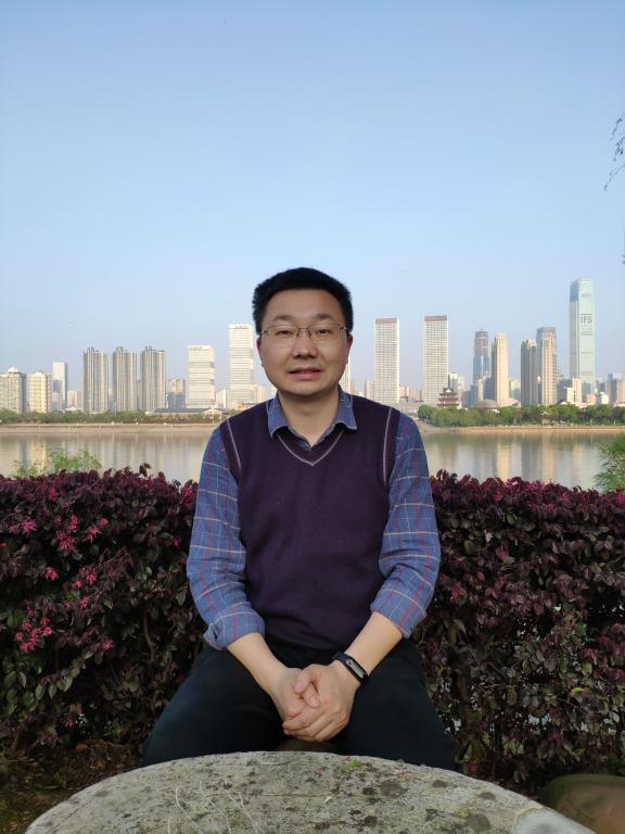  p>刘顺峰,男,汉族,1983年6月生,安徽庐江人,南开大学法学博士,中国