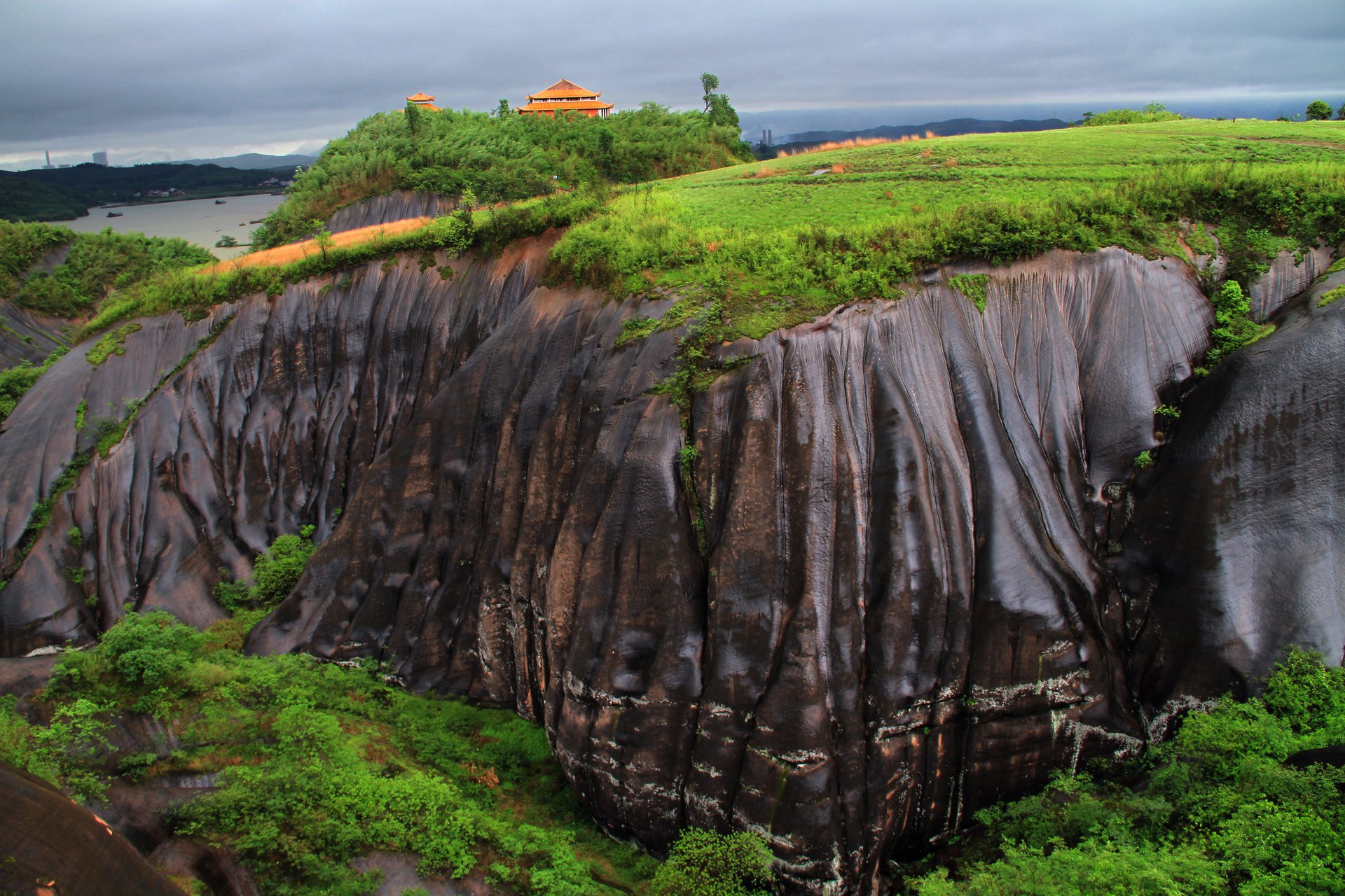 区 /a>东部,西与 a target="_blank" href="/item/许家洞镇/2584463