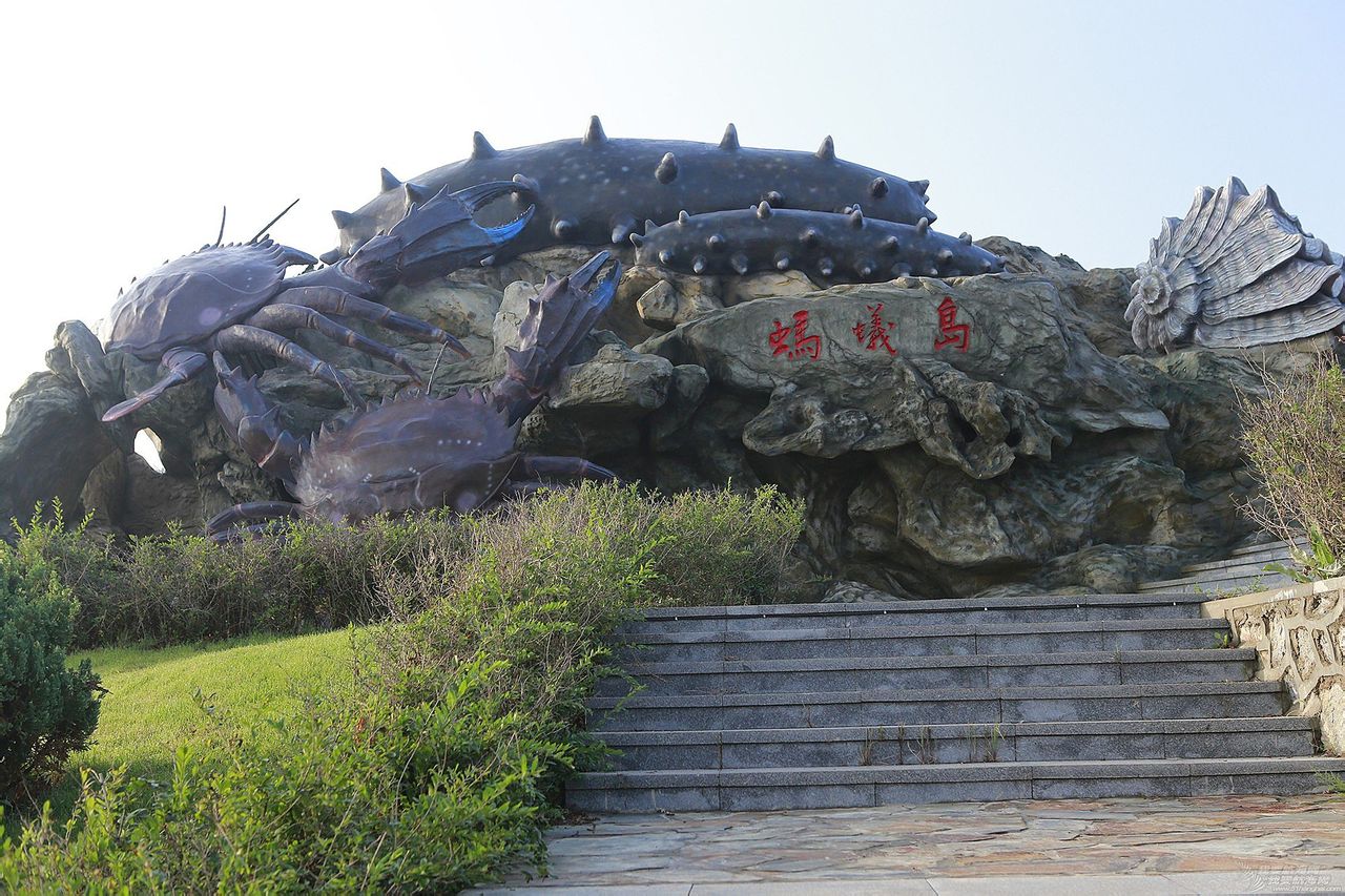  p data-id="gnzlfzecnx">蚂蚁岛位于舟山群岛东南部,以岛建乡,与金庸