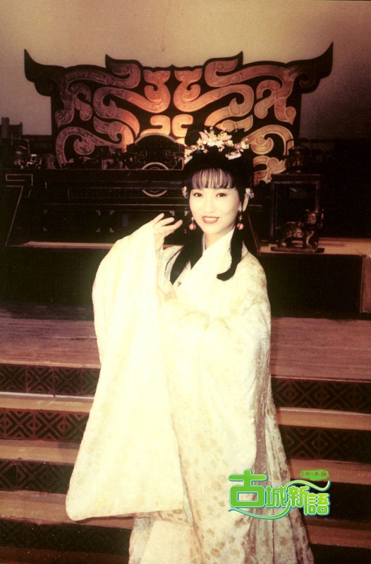  p>《秦始皇与阿房女》又名《秦始皇的情人》,根据历史小说《阿房宫》