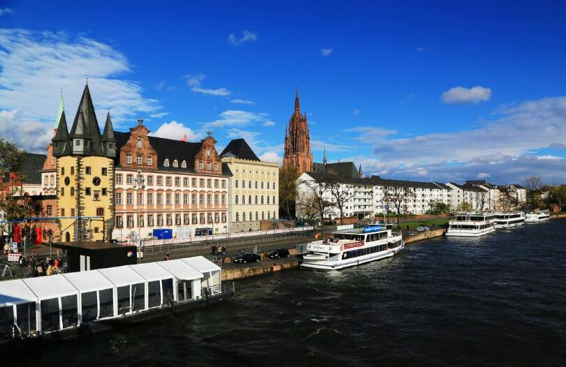  p>美因河是德国 a href="#" data-lemmaid="20481">莱茵河 /a>右岸