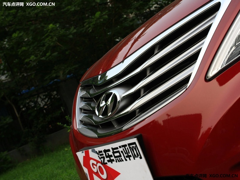  p>雅尊是韩国现代公司推出的前轮驱动模式高级轿车,从1986年开始生产