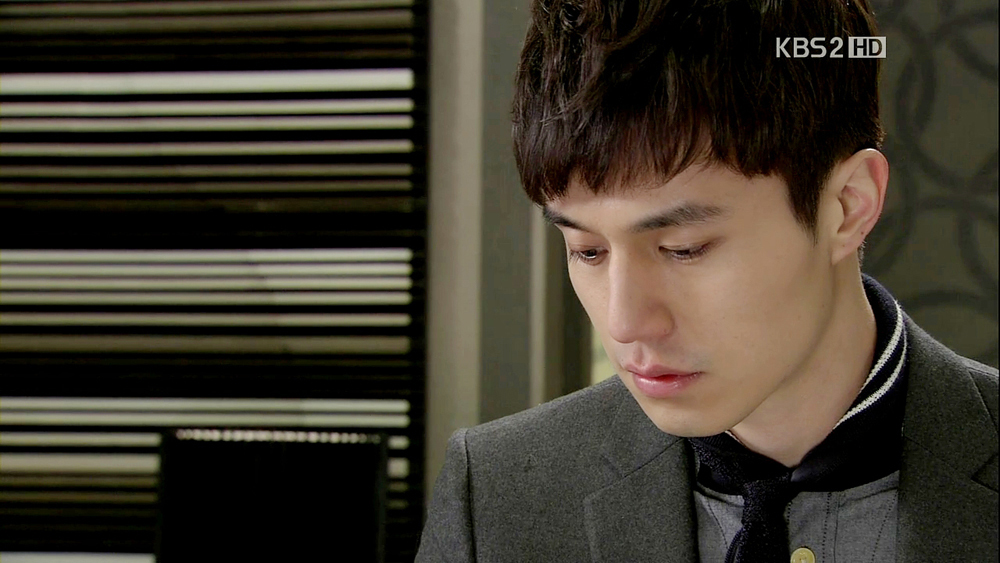  p>李栋旭(lee dong wook),1981年11月6日出生韩国首尔,韩国男演员