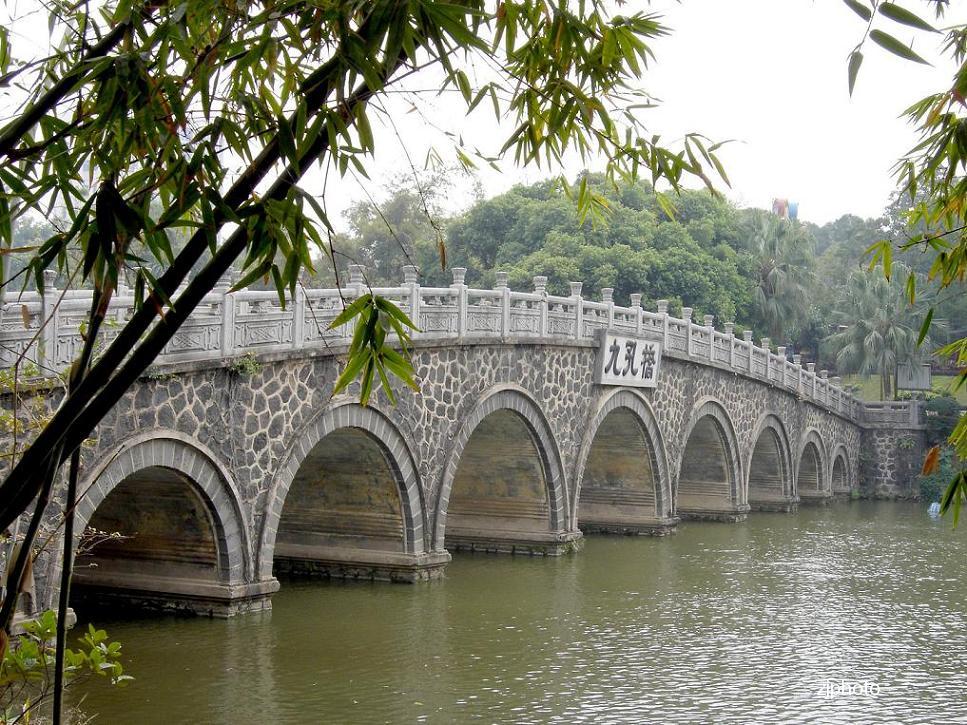 p>九孔桥是广东省湛江市赤坎区桥梁,位于广东省湛江市赤坎区寸金桥