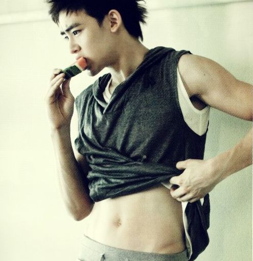  p>尼坤nichkhun(中泰混血):1988年6月24日出生于美国加利福尼亚州