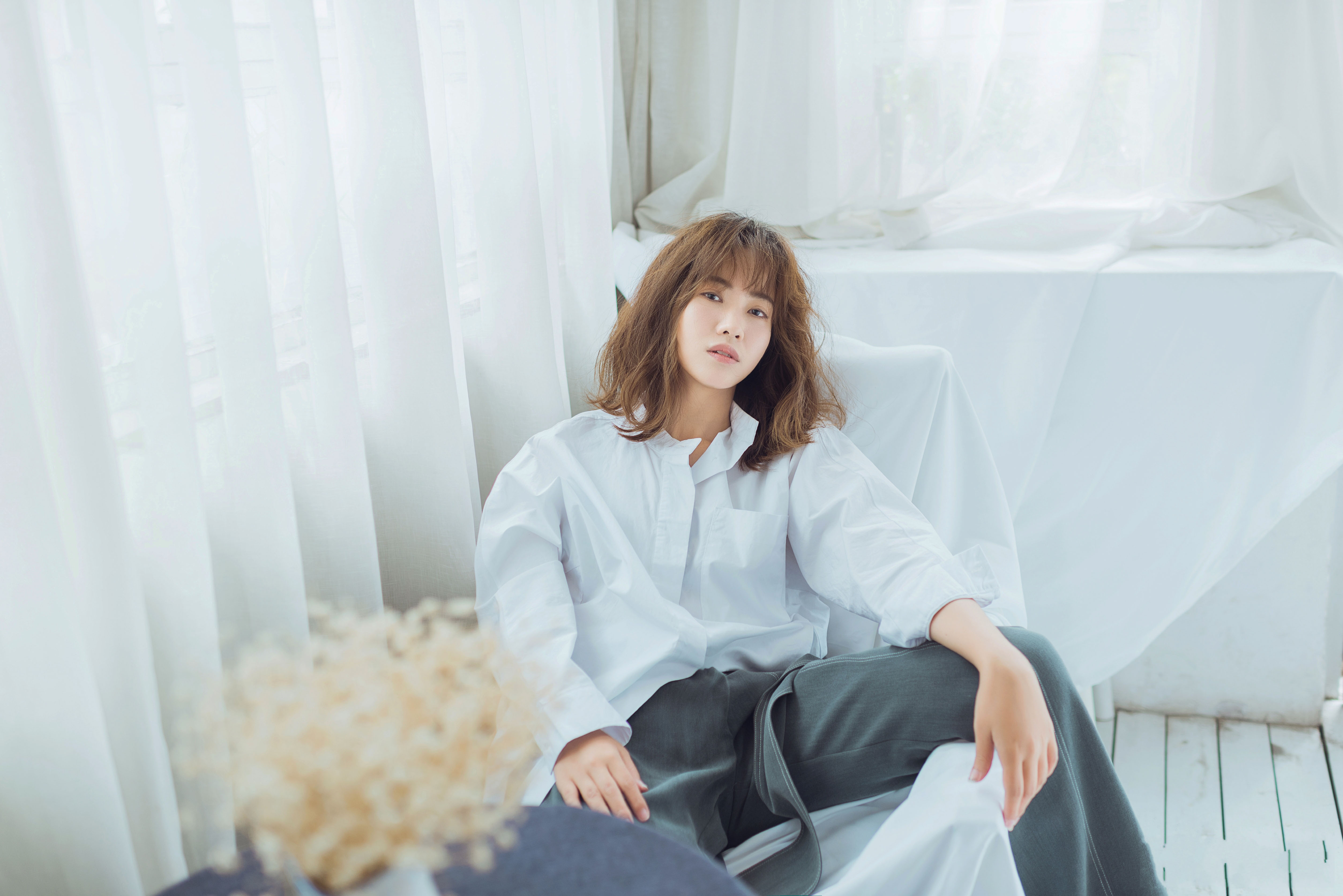  p>刘珈彤,1987年8月21日出生于重庆,毕业于重庆大学美视电影学院表演