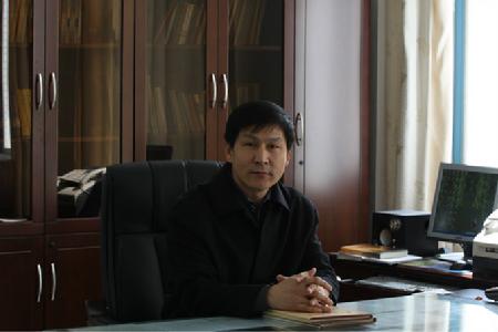  p data-id="gnvji2dhqb">郑斌,1965年生于河北青县,教育世家,历史学