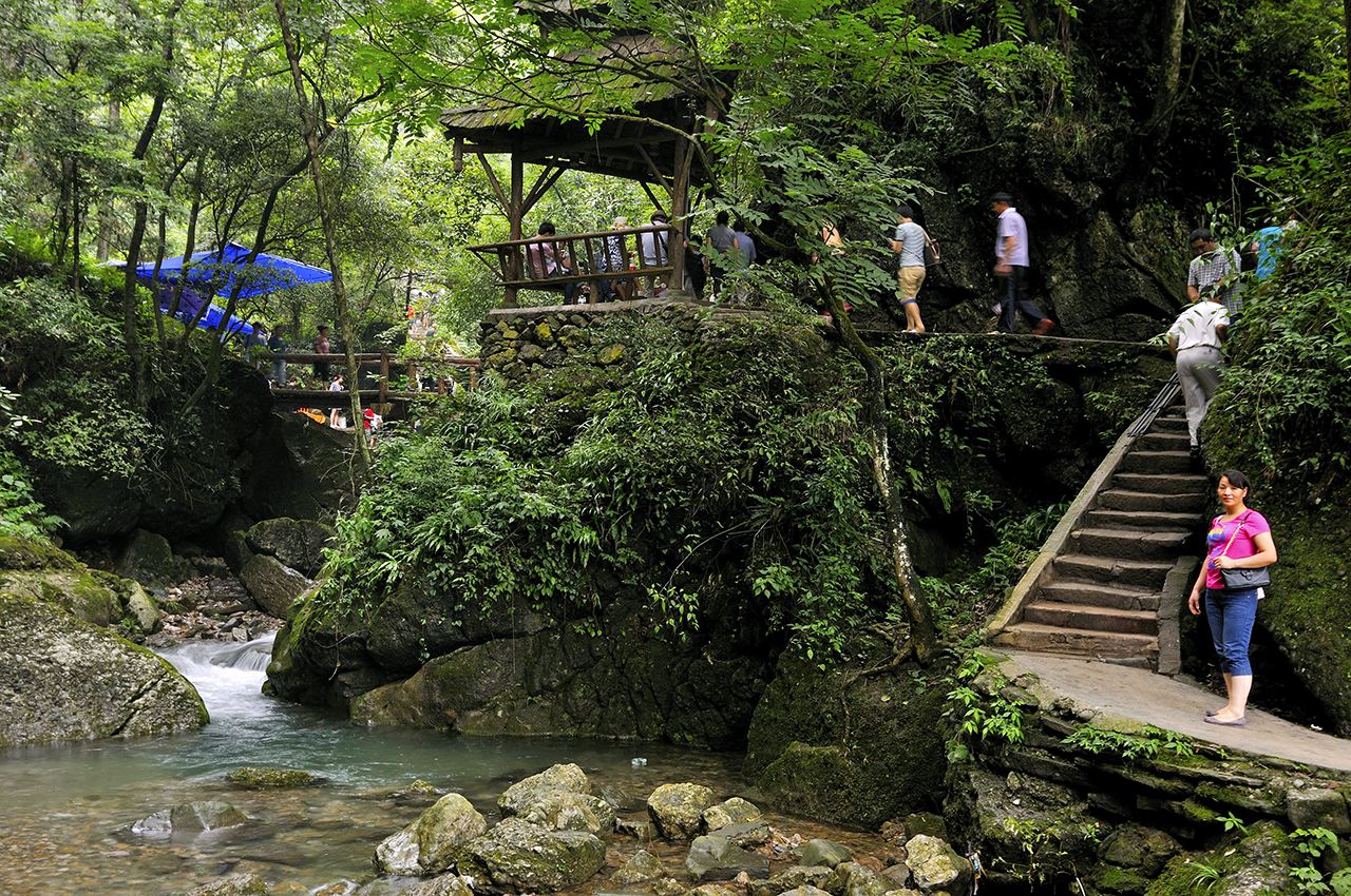  p> a target="_blank" href="/item/青城后山">青城后山 /a>景区位于