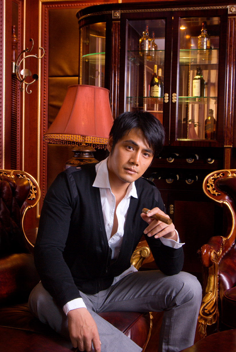  p>邵兵,1968年2月15日出生于浙江省杭州市,中国内地男演员,毕业于