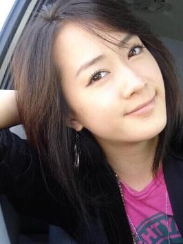  p>李妍智,歌手,1988年9月28日出生于美国,2002年发行 a target="