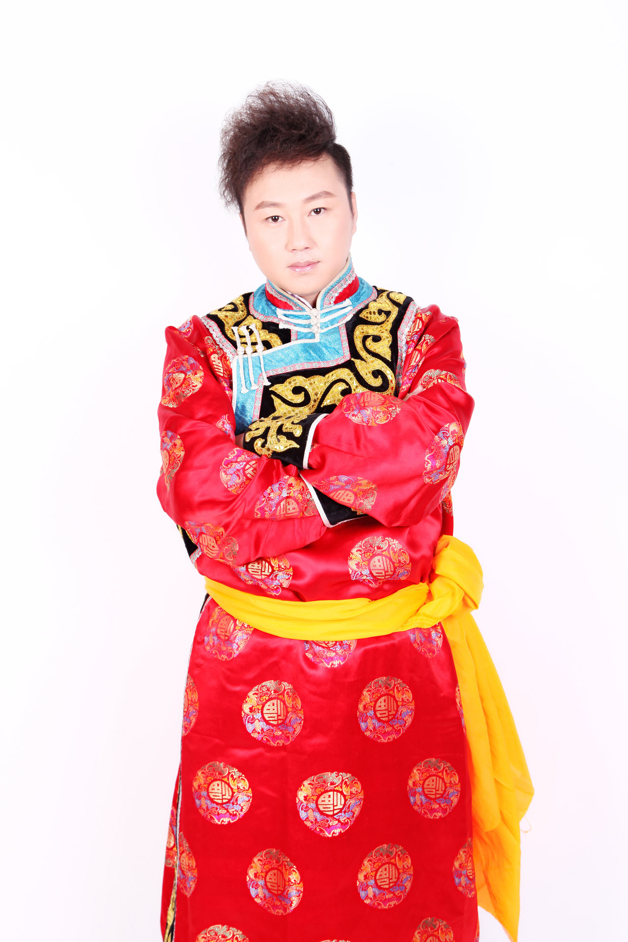 草原的蒙古族青年歌手,2004年以一首《远方的思念》登全国电台排行榜