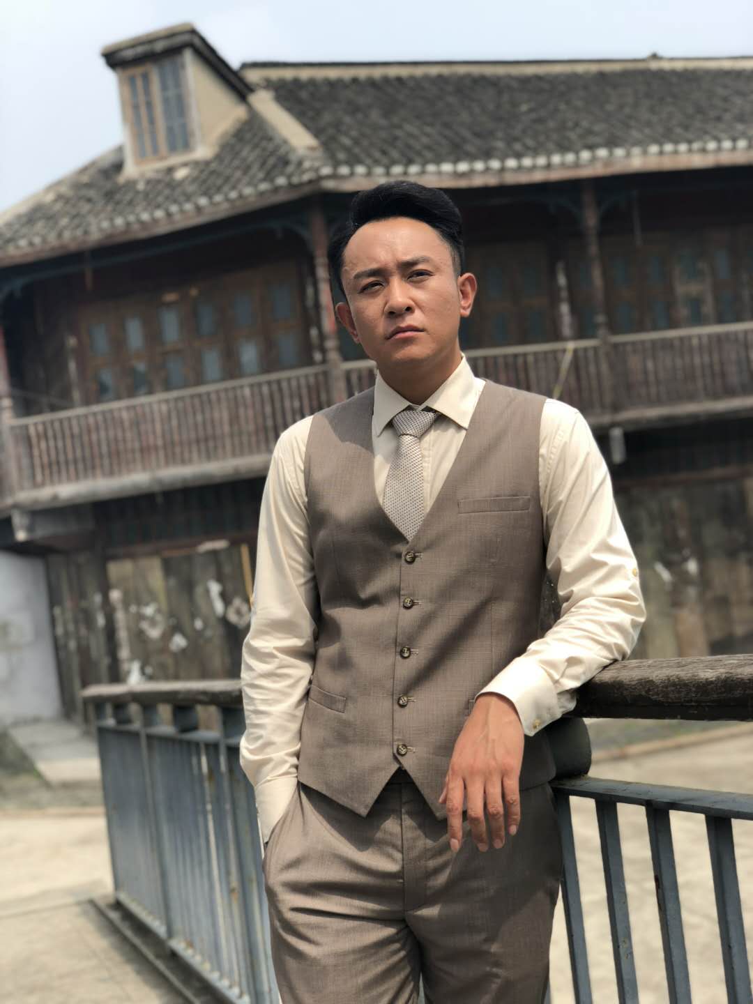  p data-id="go07wirgi1">李宏磊,出生于山东省济南市,中国内地男演员