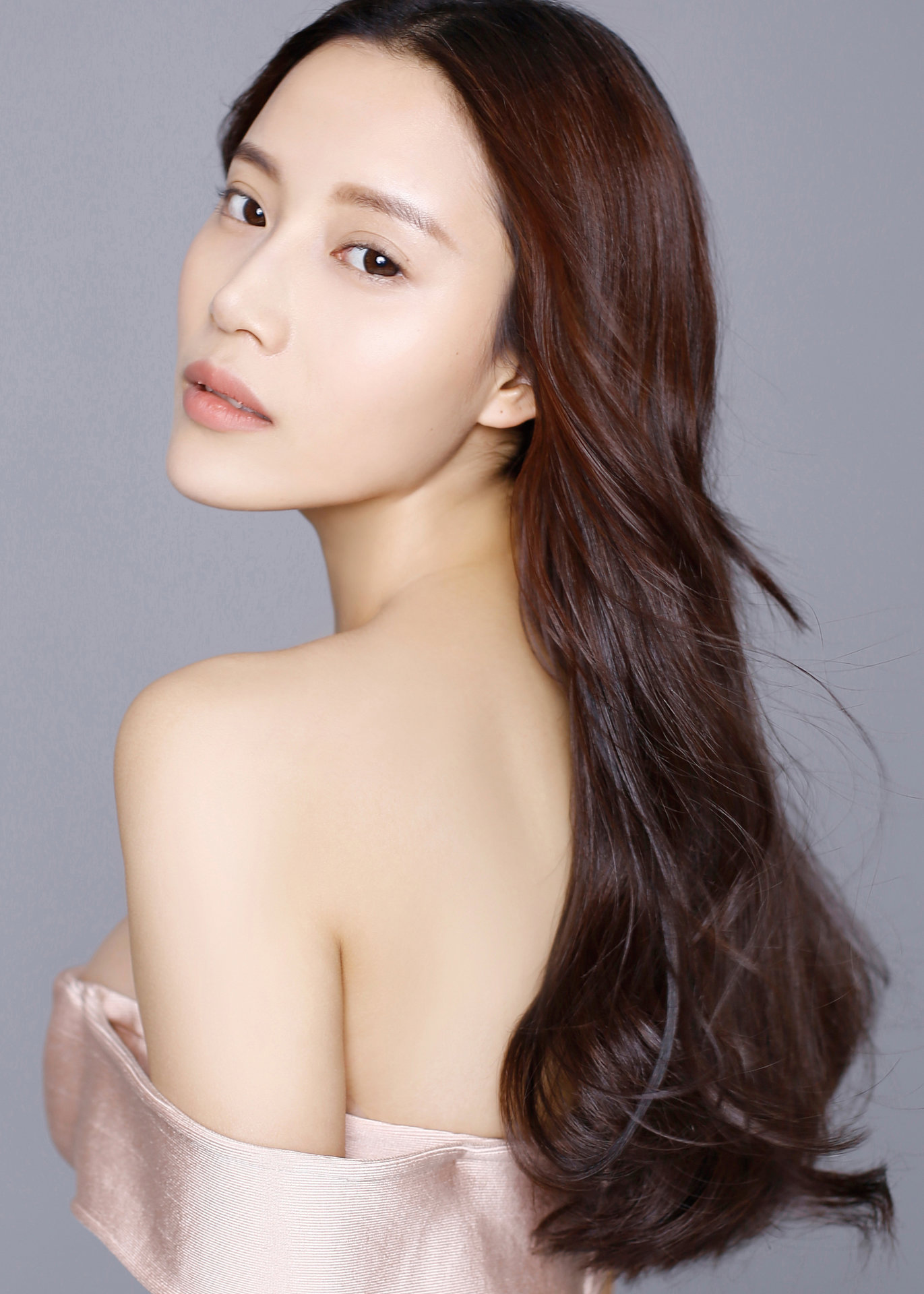  p>蔡蝶,1993年 sup data-ctrid="2ufp8f5jhuz">1 /sup>11月10日出生