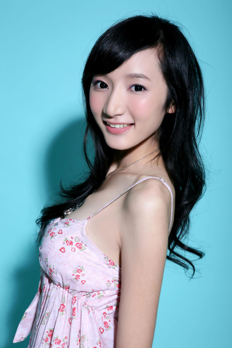  p data-id="go071oqel8">鲍玉菁,汉族,中国女演员, a target="_blank