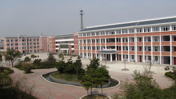  p>郎溪二中前身是建平中学,创建于1985年,2004年更名为郎溪二中.