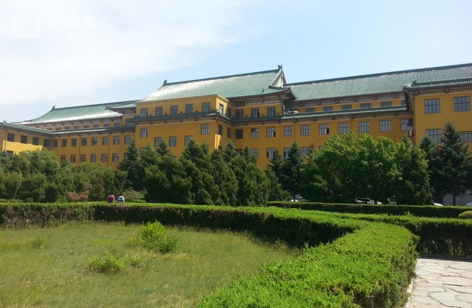  p>吉林大学博物馆是学校直属业务单位,下设地质博物馆,考古与艺术