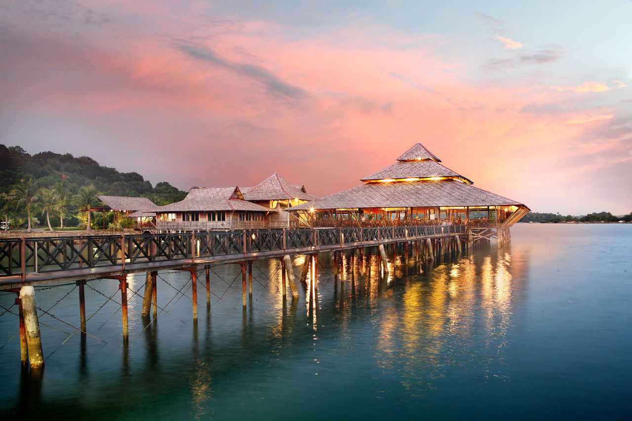  p>民丹岛是印尼寥内群岛的最大岛屿,岛上人口约有四十万人,全岛面积