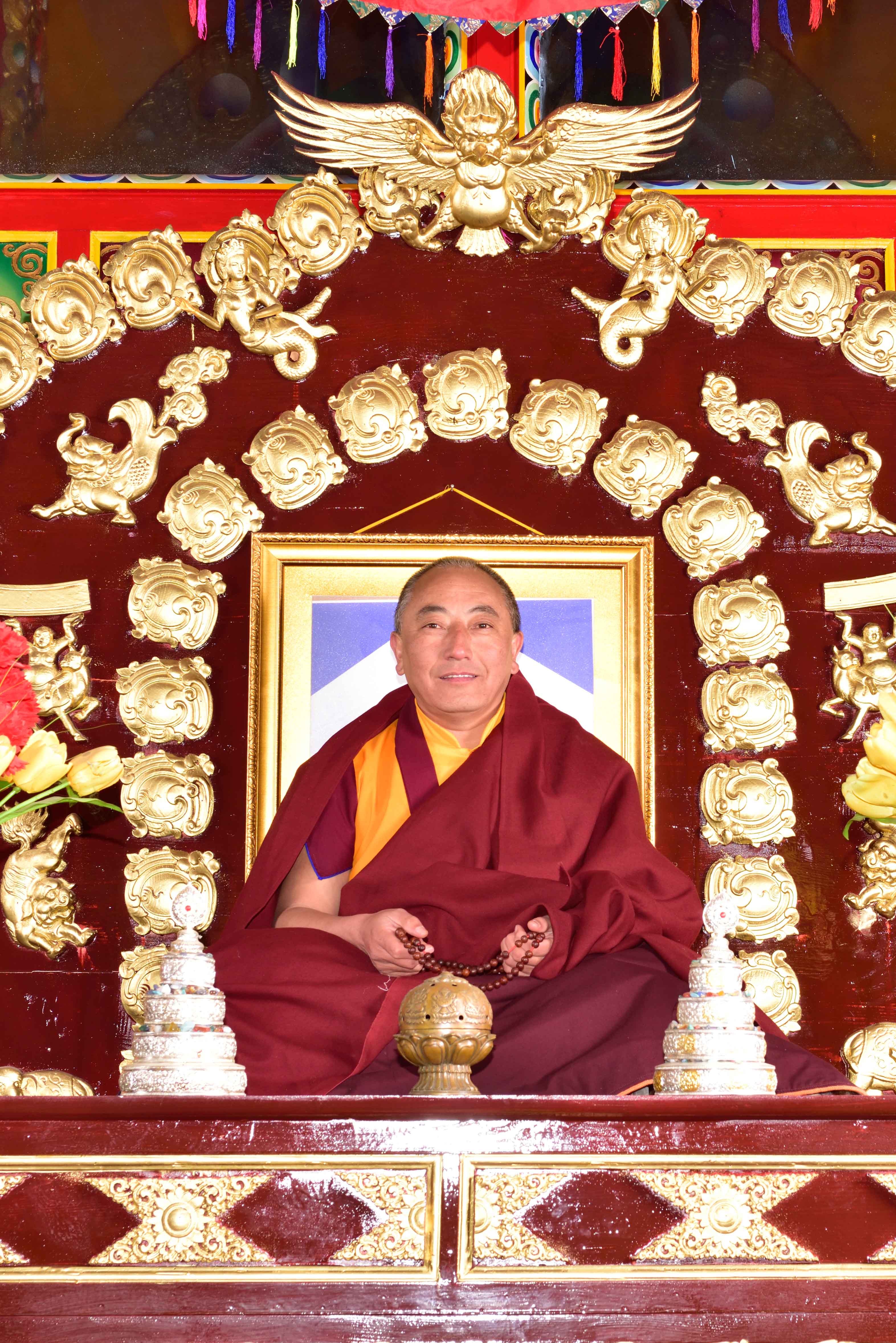 巴仓旦巴达尔基仁波切为第十九世巴仓仁波切