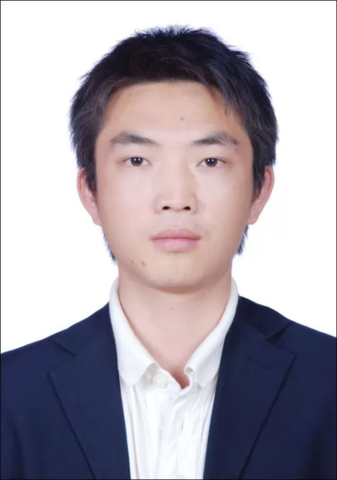  p>雷文凭,男,汉族,1985年8月生,大学学历,中共党员.