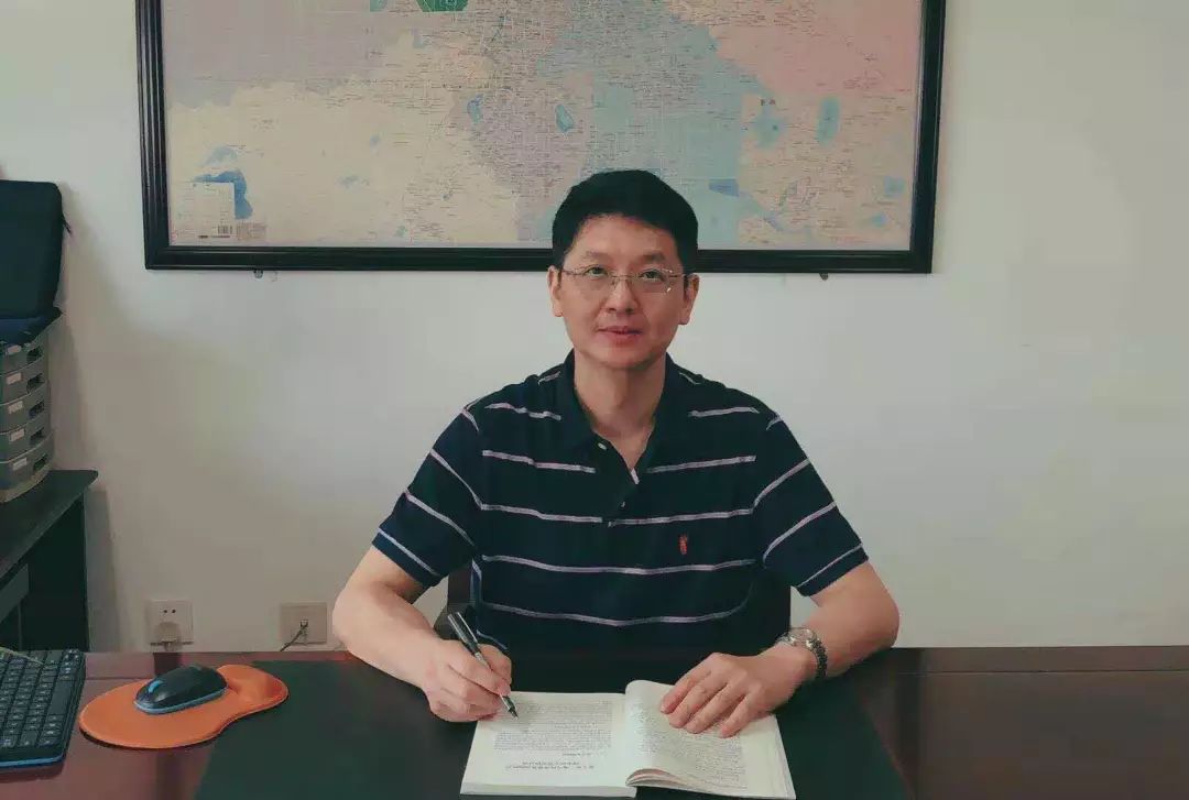 硕士,中共党员,曾任 a target="_blank" href="/item/安徽行政学院