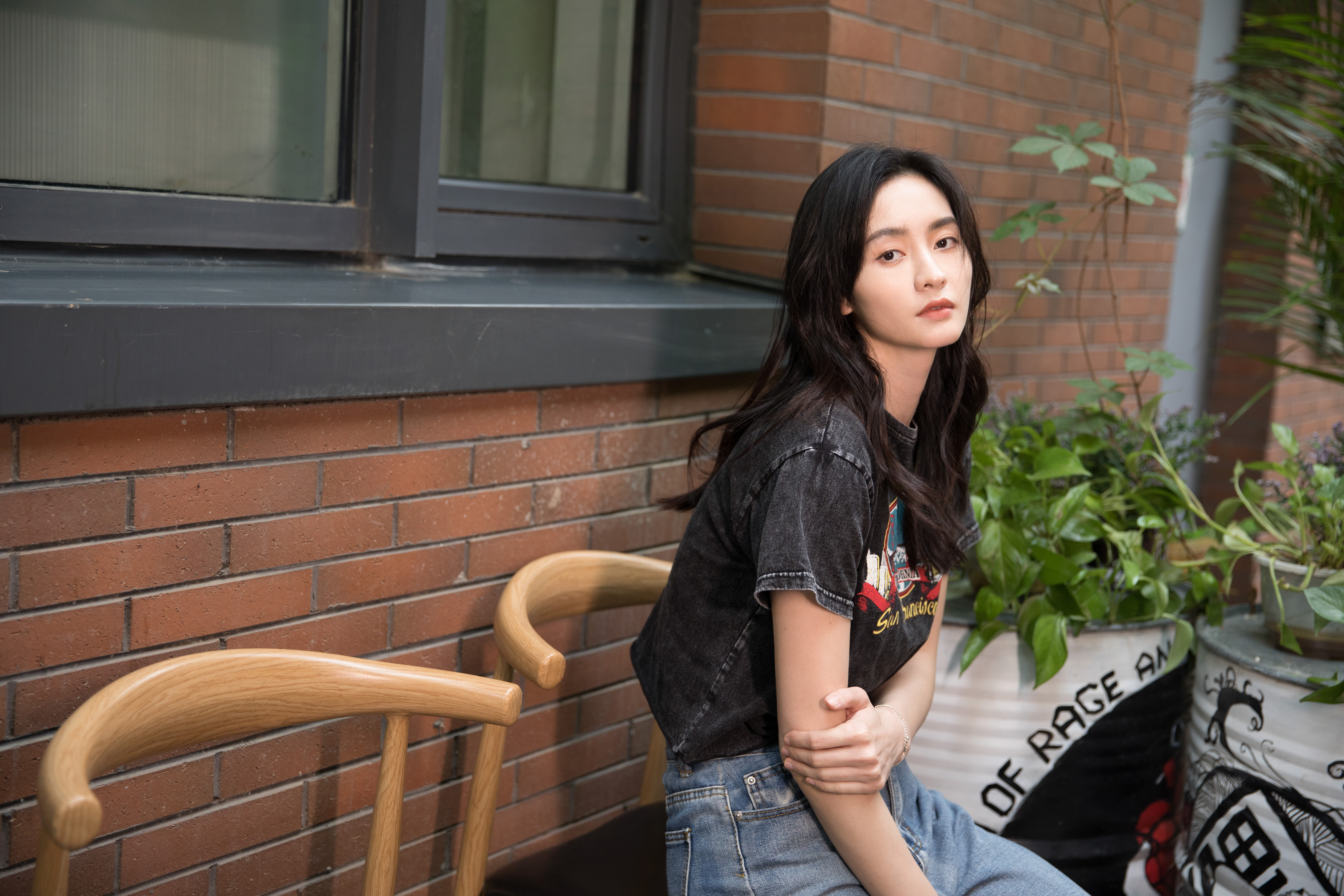  p>何昕霖(he),1991年8月1日出生于黑龙江省哈尔滨市,中国内地影视女