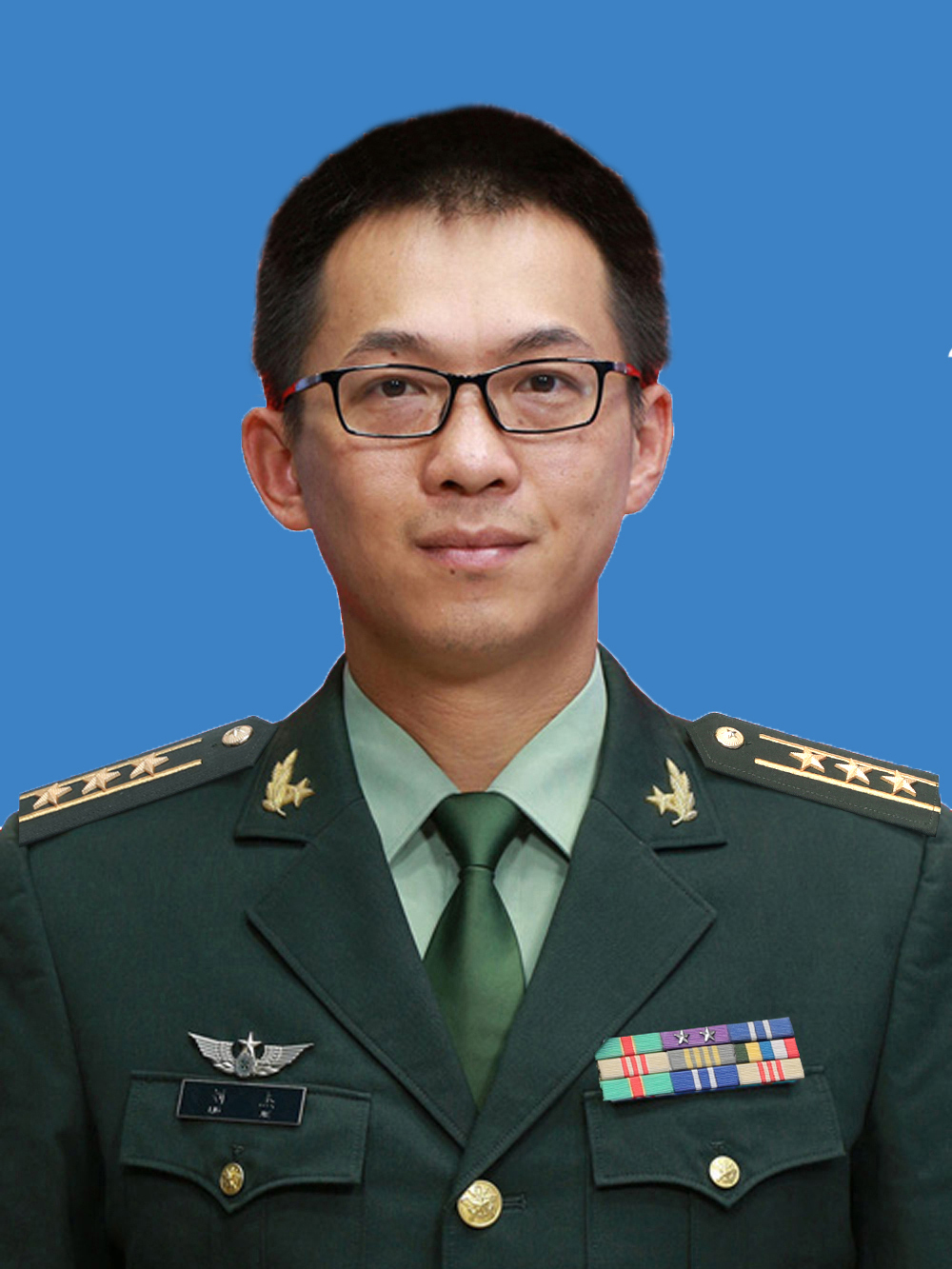 现任解放军某部队上校副旅长.