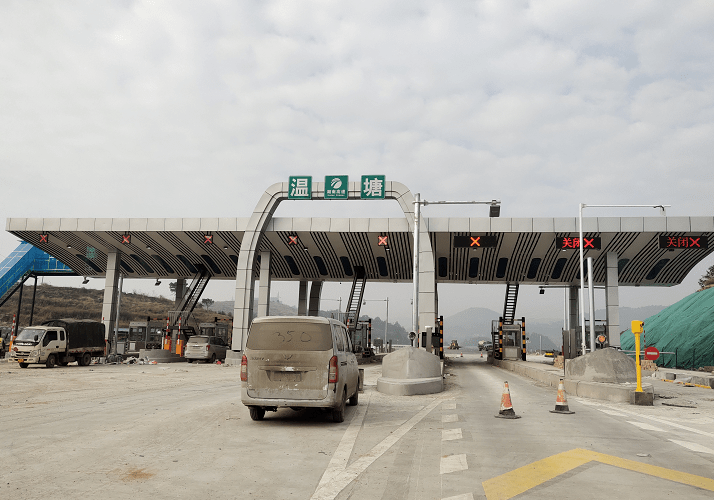 长沙—芷江高速公路(changsha╟zhijiang expressway),简称"长芷高速"