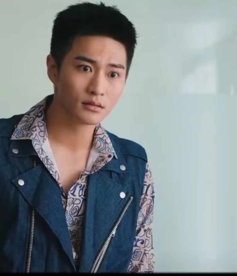 wgj">何乐,都市爱情喜剧《你好,我的对面男友》中的角色,由杜厚佳饰演