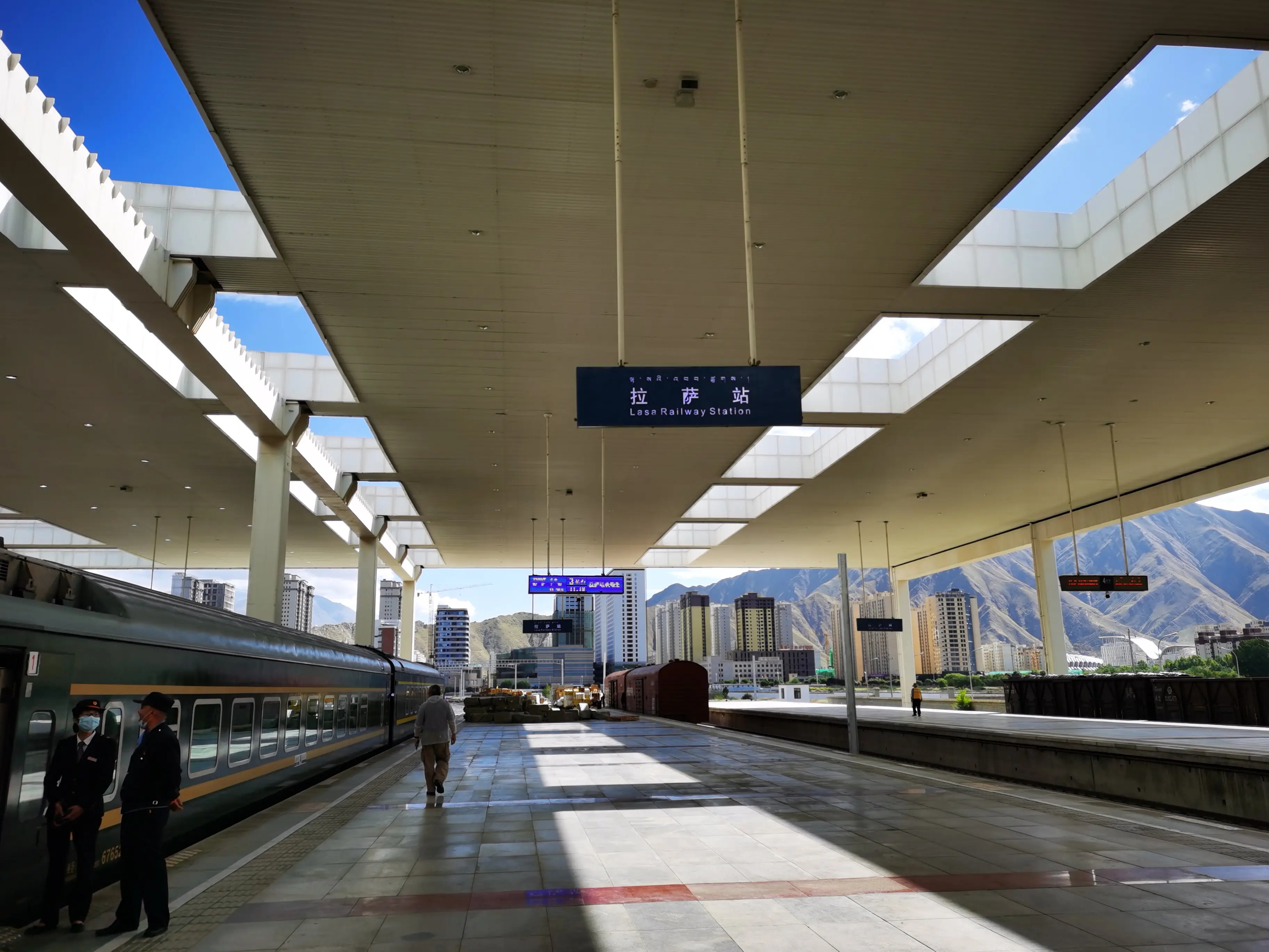 拉萨站