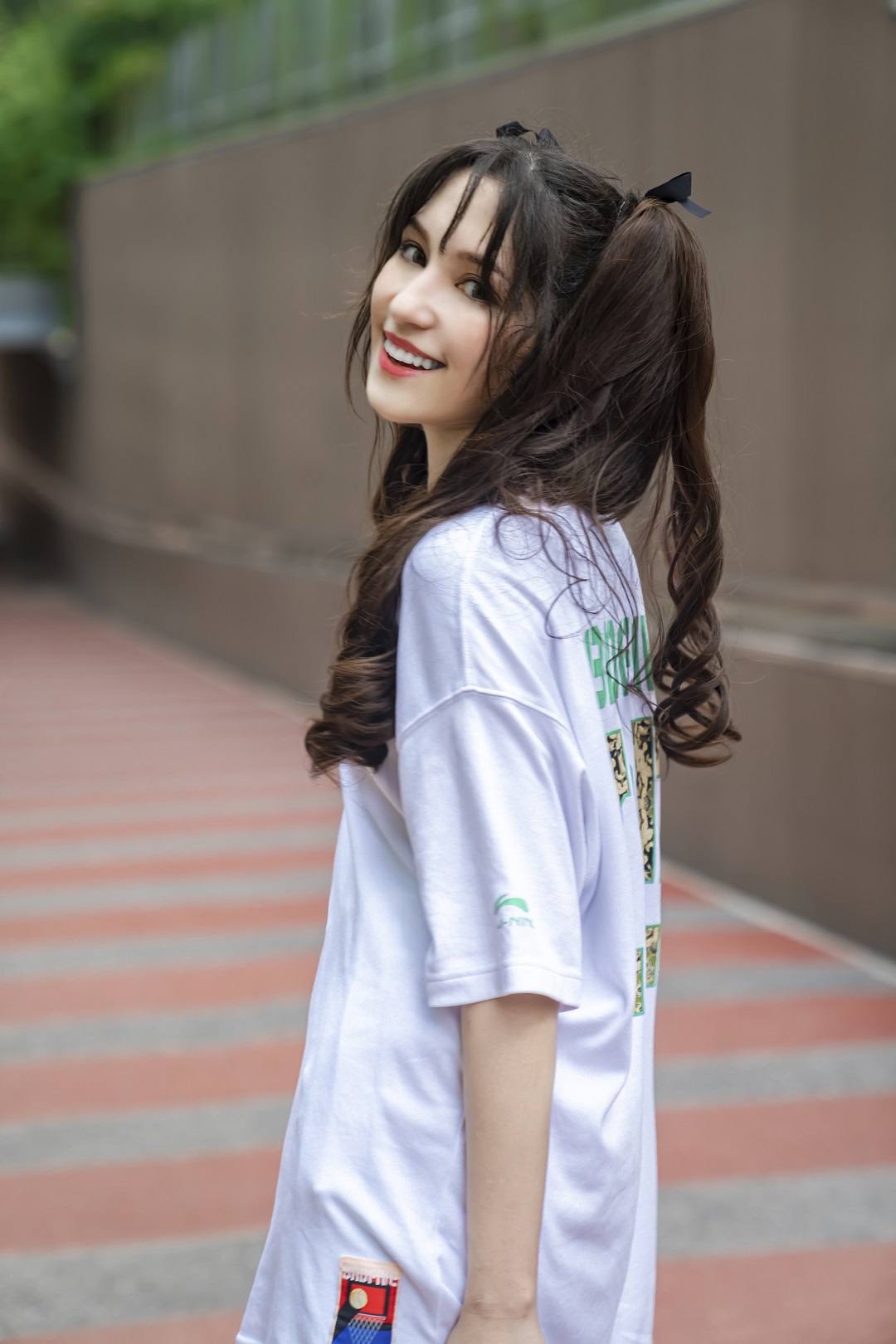 古丽米热,2001年3月