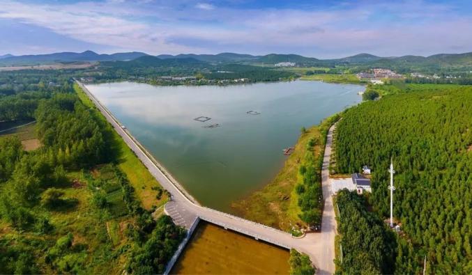 c1p66vs">悬水湖景区是中国徐州市4a级景区,位于铜山吕梁山风景区中部