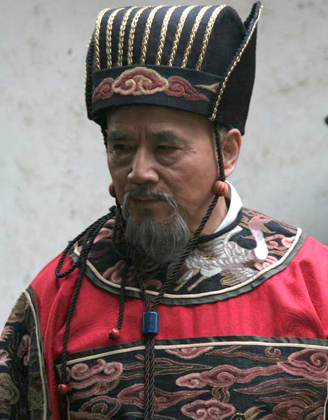  p>肖竹,青岛话剧院退休演员,毕业于北京电影学院.