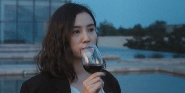 虚拟人物,是电视剧《 a target="_blank" href="/item/白色月光