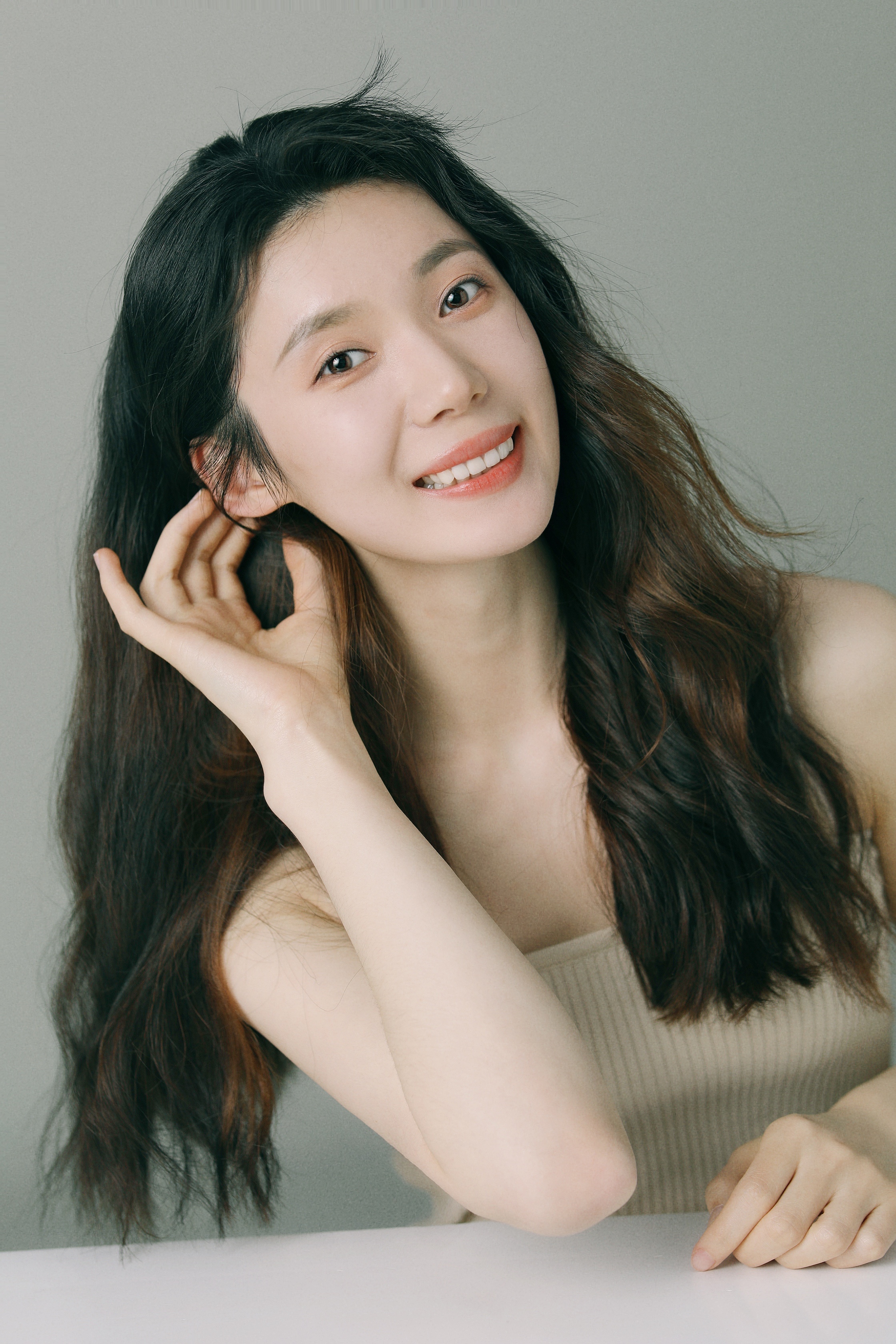 1996年10月22日出生于辽宁沈阳,毕业于北京现代音乐学院.