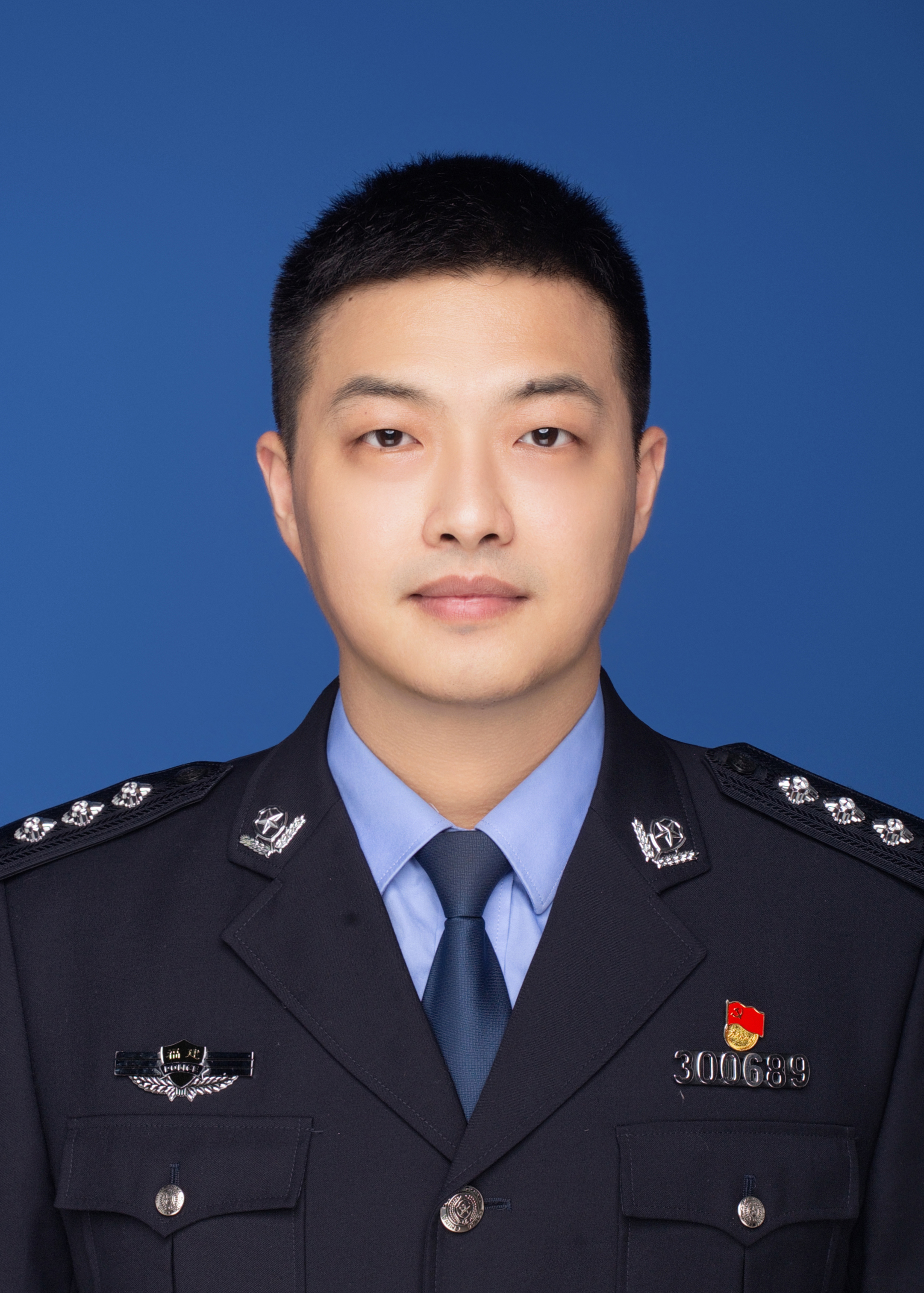 男,1988年1月生,汉族,中共党员,毕业于福建警察学院,本科法学学士