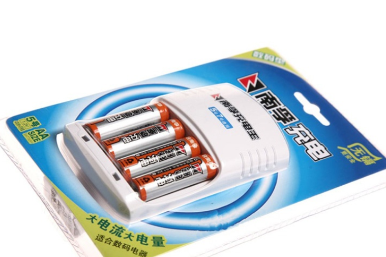  p>南孚数码型8小时充电套装(4×2400mah),电池类型为(aa)镍氢电池.
